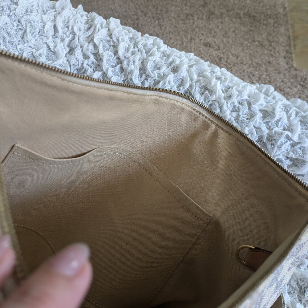 Louis Vuitton: Azur Damier Totally MM - Picture 12 of 13